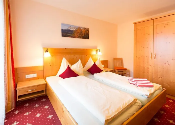 ペンション シュティエールマルク ゲストハウス シュラートミンク